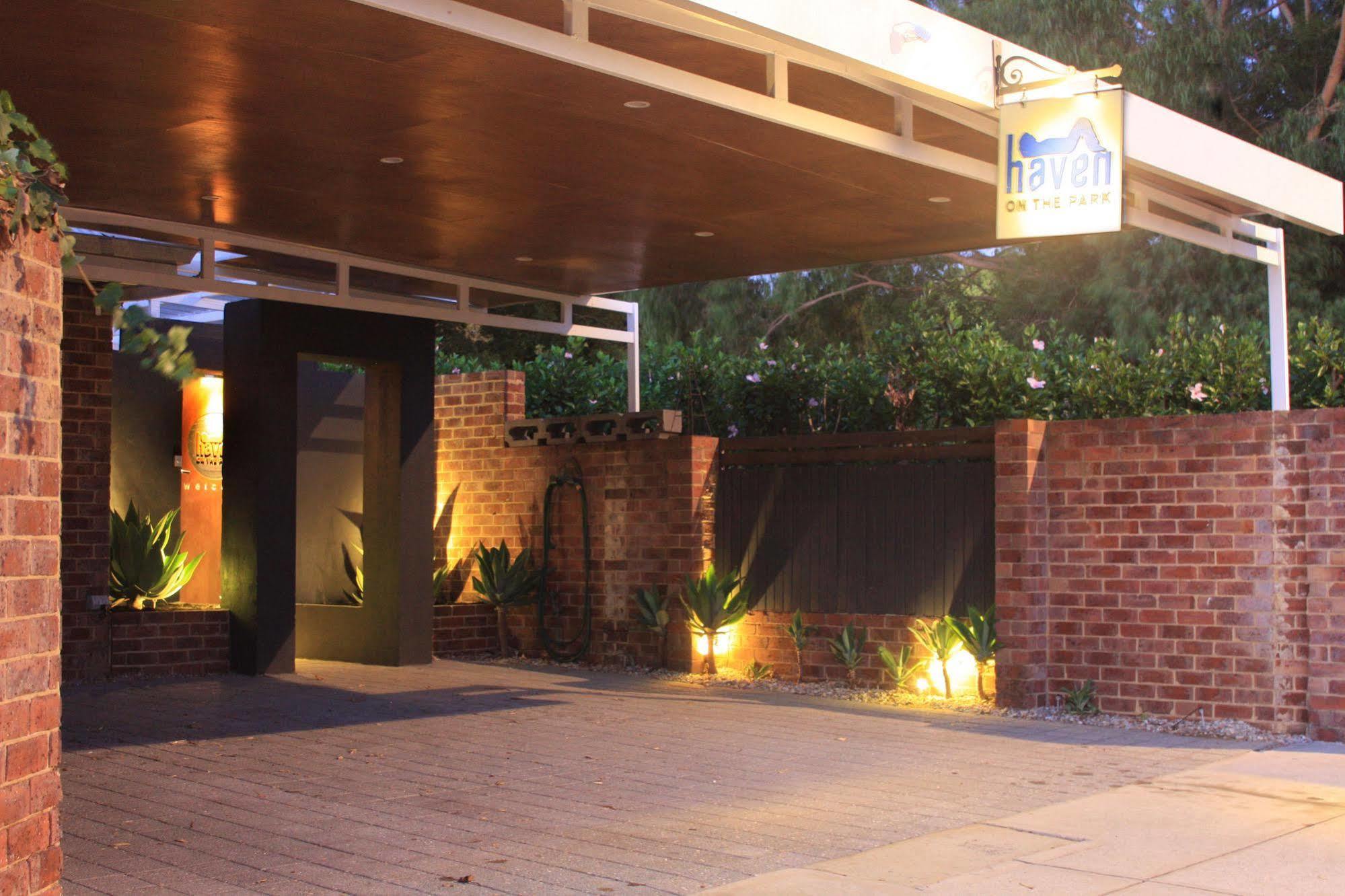 Hotel Haven On The Park Perth Exterior foto